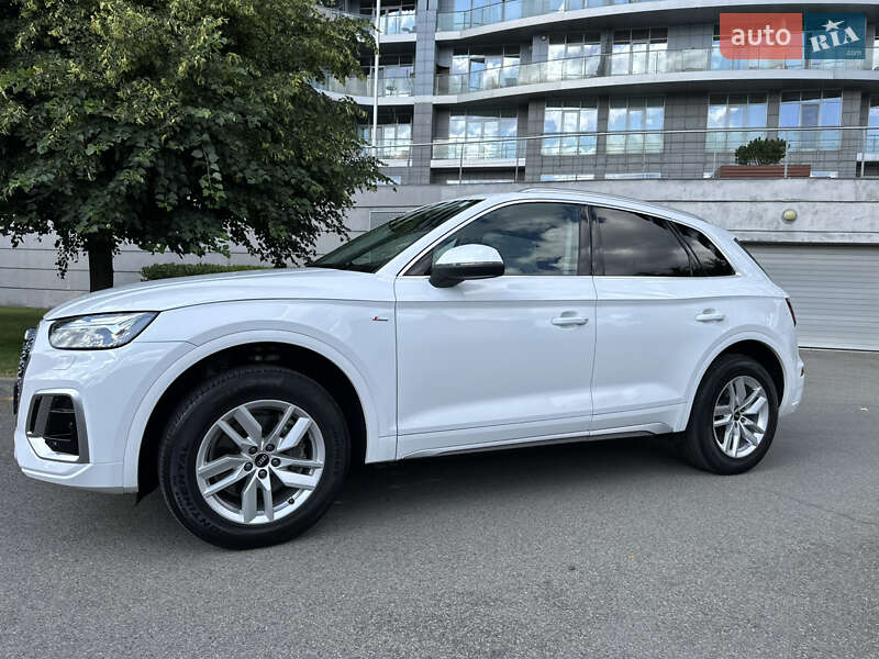 Внедорожник / Кроссовер Audi Q5 2021 в Киеве