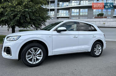 Внедорожник / Кроссовер Audi Q5 2021 в 