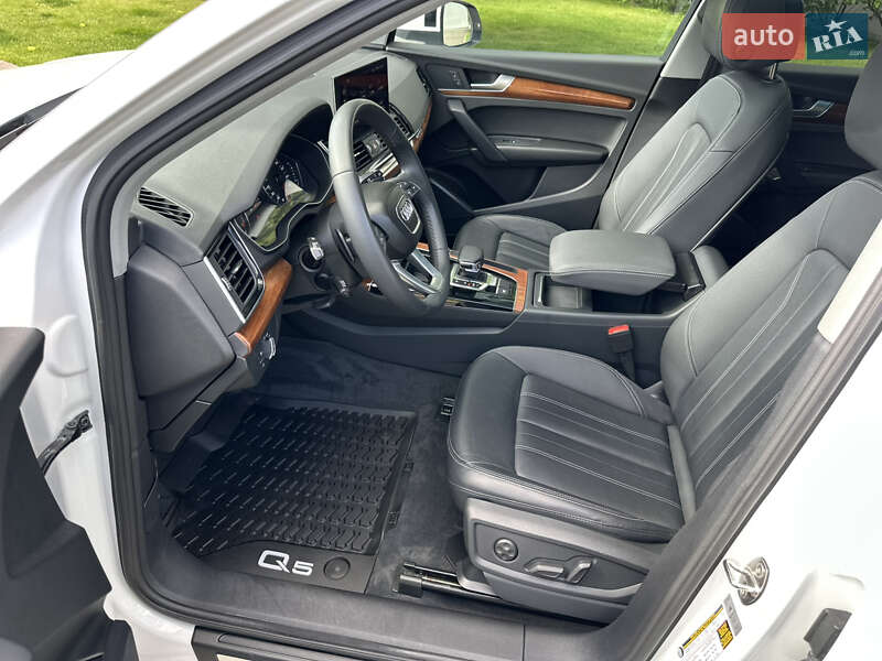 Внедорожник / Кроссовер Audi Q5 2021 в Киеве