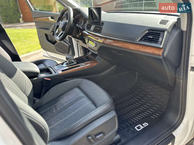 Внедорожник / Кроссовер Audi Q5 2021 в Киеве