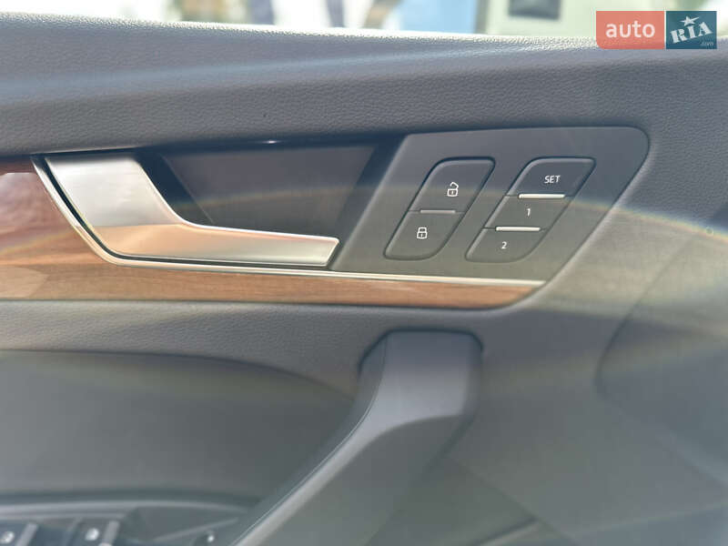 Внедорожник / Кроссовер Audi Q5 2021 в Киеве