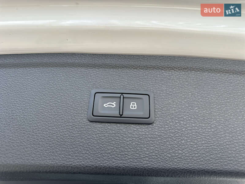 Внедорожник / Кроссовер Audi Q5 2021 в Киеве