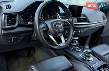 Внедорожник / Кроссовер Audi Q5 2017 в 