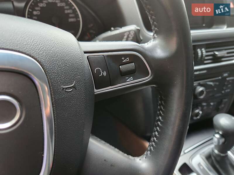 Позашляховик / Кросовер Audi Q5 2010 в Дніпрі