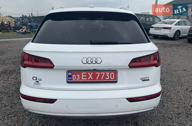 Внедорожник / Кроссовер Audi Q5 2018 в 