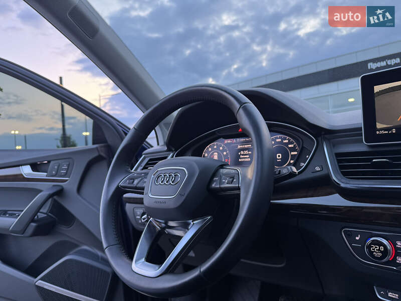 Внедорожник / Кроссовер Audi Q5 2017 в Мукачево