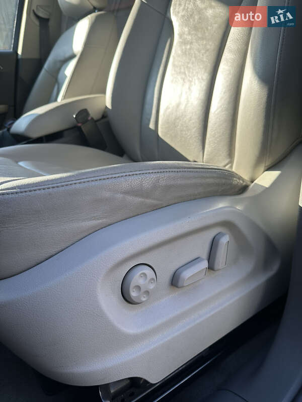 Внедорожник / Кроссовер Audi Q5 2011 в Луцке