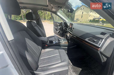 Внедорожник / Кроссовер Audi Q5 2018 в 