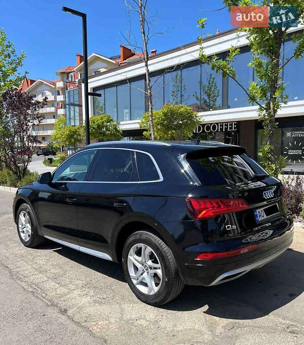 Позашляховик / Кросовер Audi Q5 2019 в Ужгороді