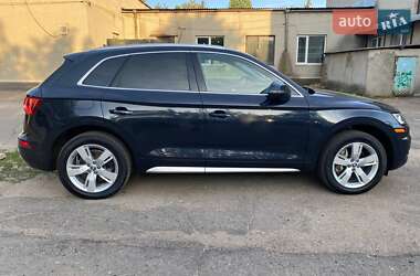 Позашляховик / Кросовер Audi Q5 2018 в 