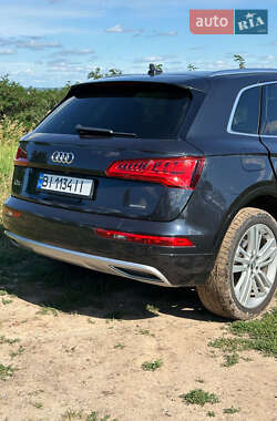Внедорожник / Кроссовер Audi Q5 2021 в 