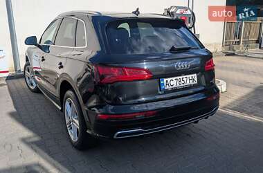 Внедорожник / Кроссовер Audi Q5 2018 в 