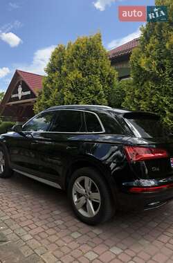 Внедорожник / Кроссовер Audi Q5 2018 в 