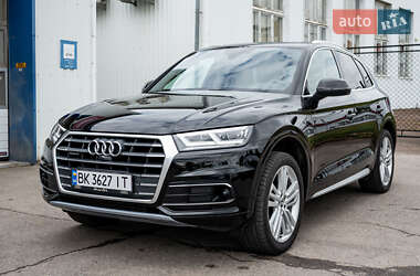 Внедорожник / Кроссовер Audi Q5 2018 в 