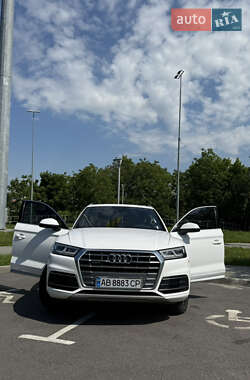 Внедорожник / Кроссовер Audi Q5 2017 в 