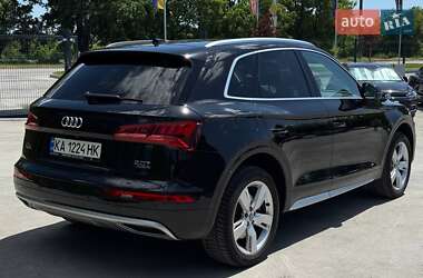 Внедорожник / Кроссовер Audi Q5 2018 в 