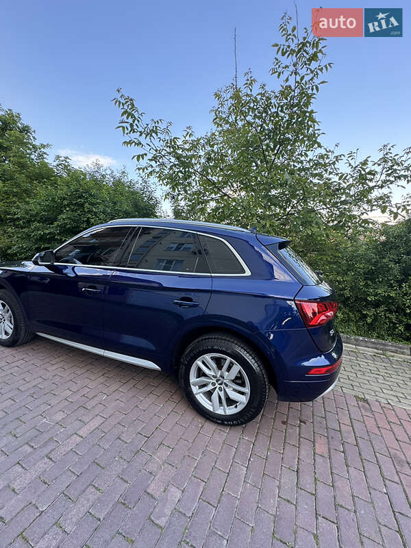 Внедорожник / Кроссовер Audi Q5 2017 в Ужгороде