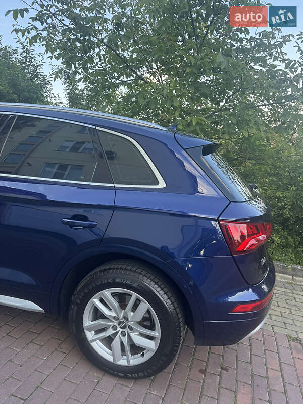 Внедорожник / Кроссовер Audi Q5 2017 в Ужгороде
