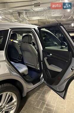Внедорожник / Кроссовер Audi Q5 2018 в 