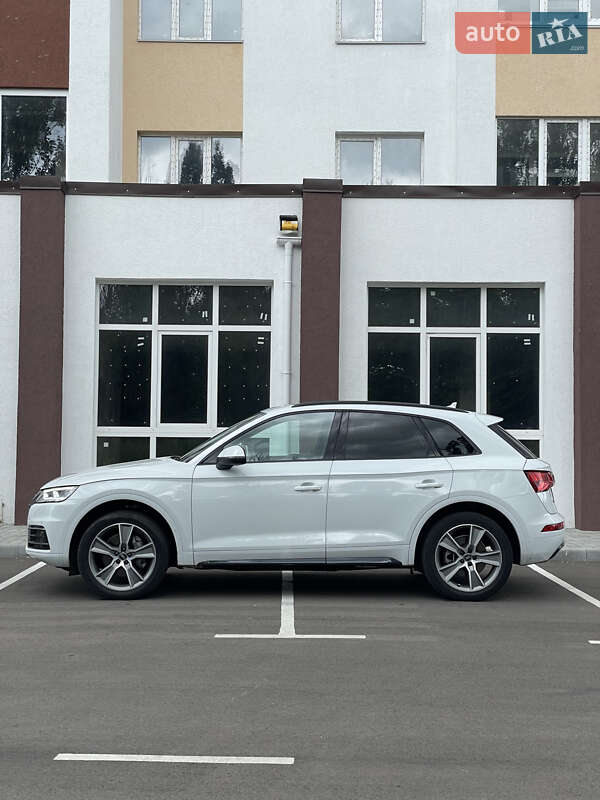 Внедорожник / Кроссовер Audi Q5 2019 в Киеве