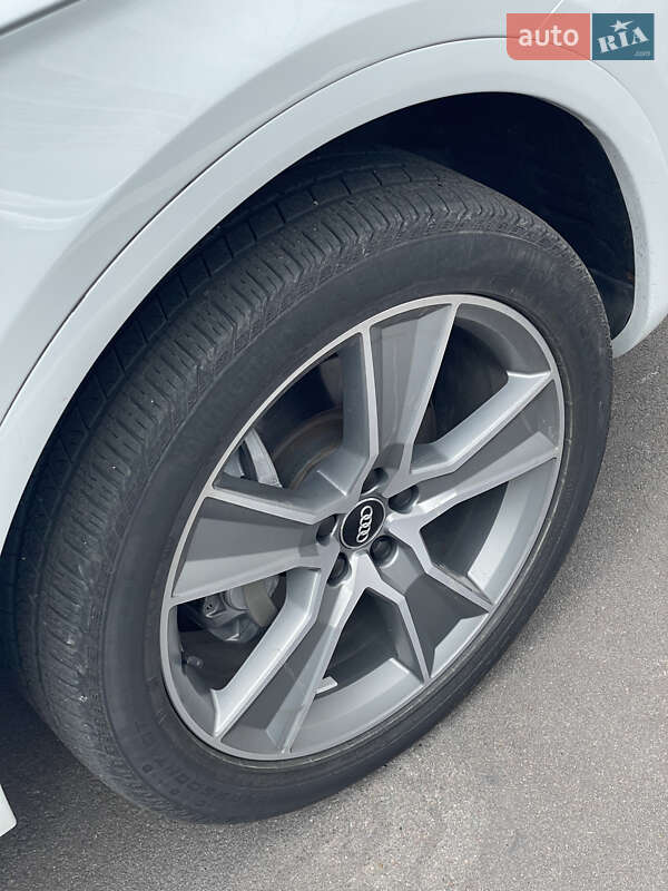 Внедорожник / Кроссовер Audi Q5 2019 в Киеве