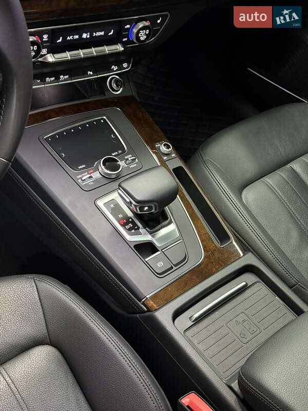Внедорожник / Кроссовер Audi Q5 2019 в Одессе
