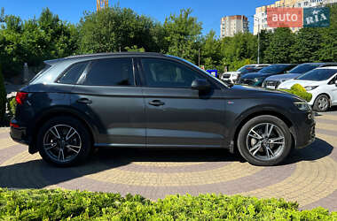 Внедорожник / Кроссовер Audi Q5 2017 в 