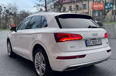 Внедорожник / Кроссовер Audi Q5 2018 в 