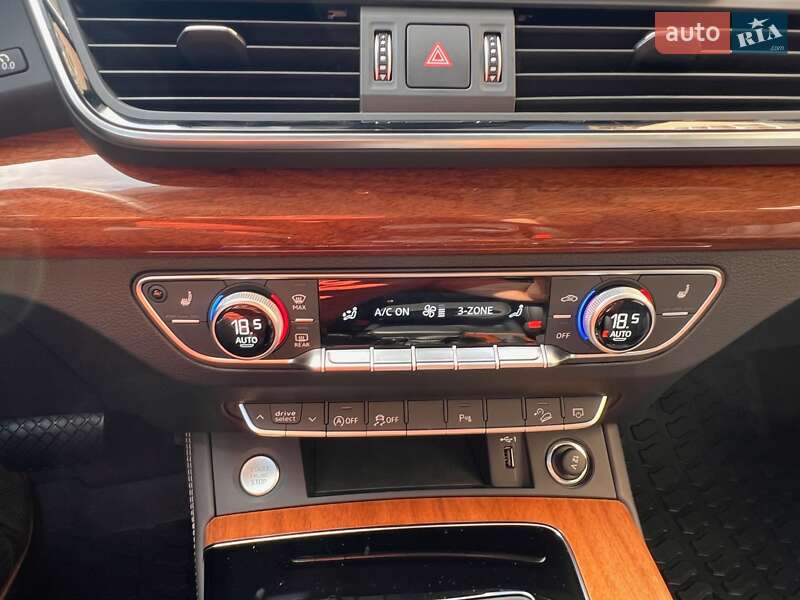 Позашляховик / Кросовер Audi Q5 2022 в Києві