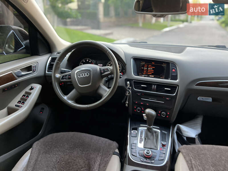 Внедорожник / Кроссовер Audi Q5 2010 в Ровно