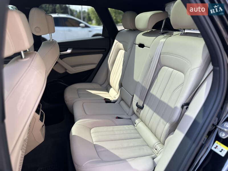 Позашляховик / Кросовер Audi Q5 2022 в Дніпрі
