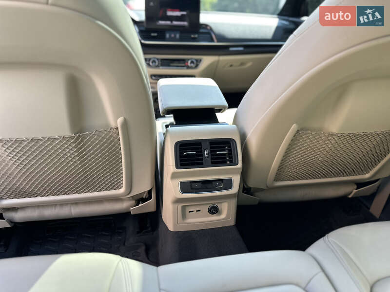 Позашляховик / Кросовер Audi Q5 2022 в Дніпрі