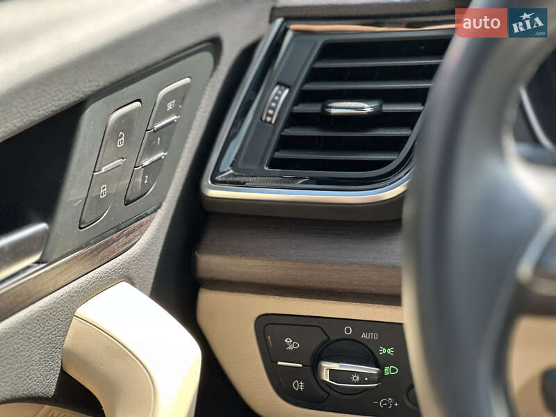 Позашляховик / Кросовер Audi Q5 2022 в Дніпрі