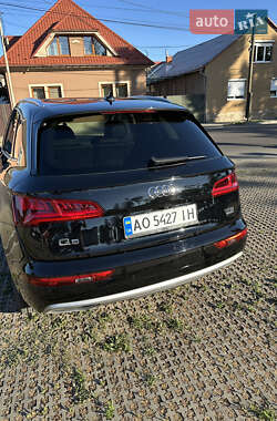 Внедорожник / Кроссовер Audi Q5 2017 в 