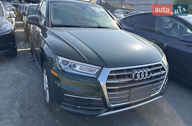 Внедорожник / Кроссовер Audi Q5 2018 в 