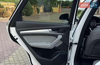 Позашляховик / Кросовер Audi Q5 2024 в 
