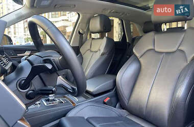 Внедорожник / Кроссовер Audi Q5 2018 в 
