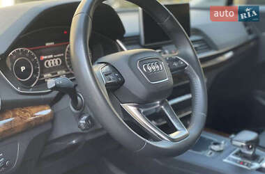 Внедорожник / Кроссовер Audi Q5 2018 в 