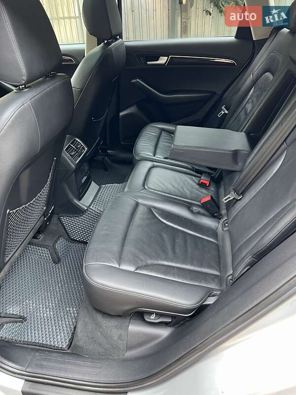 Позашляховик / Кросовер Audi Q5 2012 в Києві