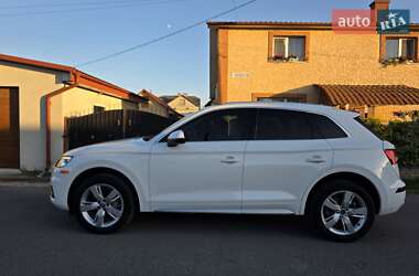 Внедорожник / Кроссовер Audi Q5 2018 в 