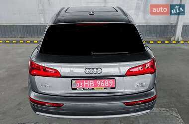 Внедорожник / Кроссовер Audi Q5 2018 в 