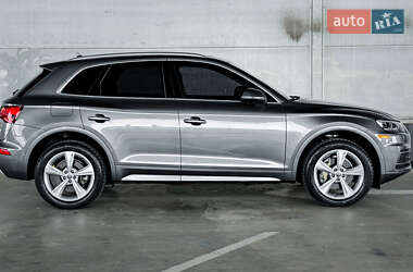 Внедорожник / Кроссовер Audi Q5 2018 в 