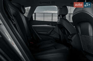 Внедорожник / Кроссовер Audi Q5 2018 в 