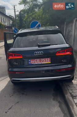 Внедорожник / Кроссовер Audi Q5 2018 в 