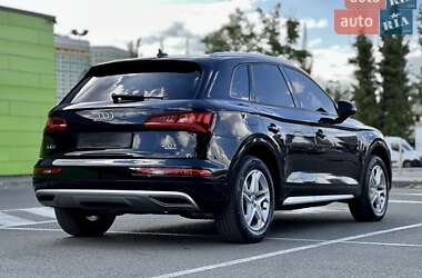 Позашляховик / Кросовер Audi Q5 2017 в 