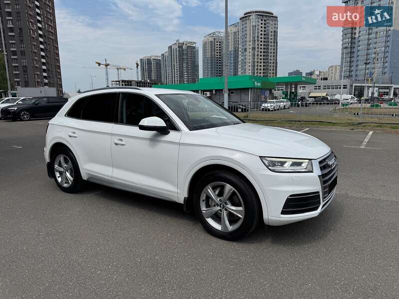 Позашляховик / Кросовер Audi Q5 2020 в Києві