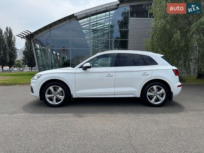 Позашляховик / Кросовер Audi Q5 2020 в Києві