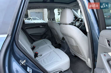 Позашляховик / Кросовер Audi Q5 2015 в 