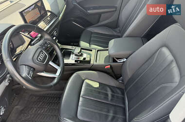 Внедорожник / Кроссовер Audi Q5 2021 в 
