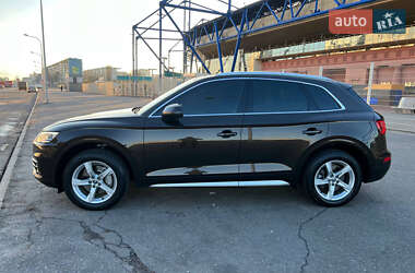 Внедорожник / Кроссовер Audi Q5 2017 в 